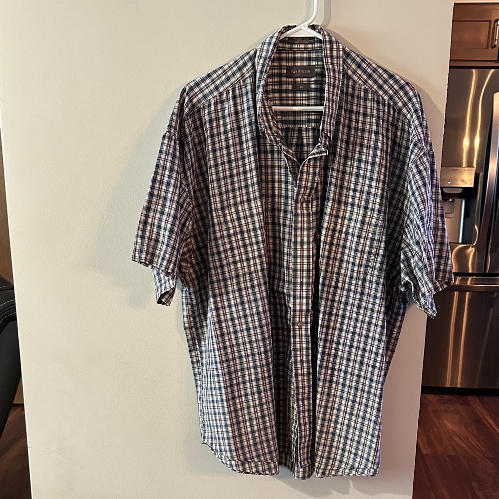 Van Heusen short sleeve button down, good condition